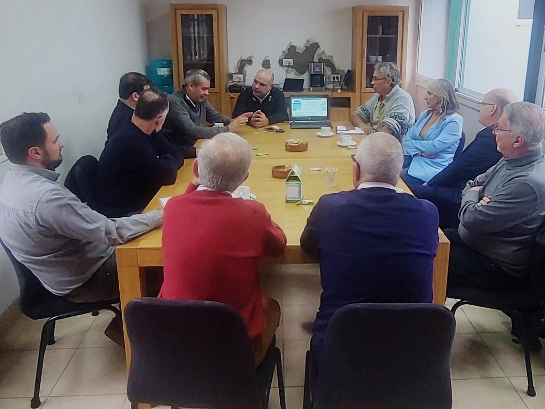 cooperarconf's tweet photo. Mantuvimos en nuestra sede una reunión de trabajo sobre los pasos necesarios para resolver la exclusión de las #cooperativas de la #LeyPyme y recuperar marcos normativos que potencien a nuestro sector. https://t.co/VoOASp7i0R