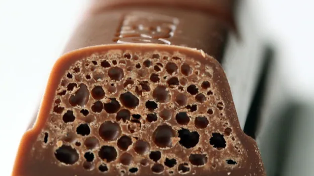 erasmuszu's tweet photo. Chocolate companies often make headlines for the wrong reasons: farmer poverty, deforestation

New research from @claudia_cpp looks at how the world’s 🍫 trading companies approach sustainability. A short🧵

tl;dr
Current sustainability efforts have more holes than an Aero bar☹ https://t.co/OKDrybZ2CW