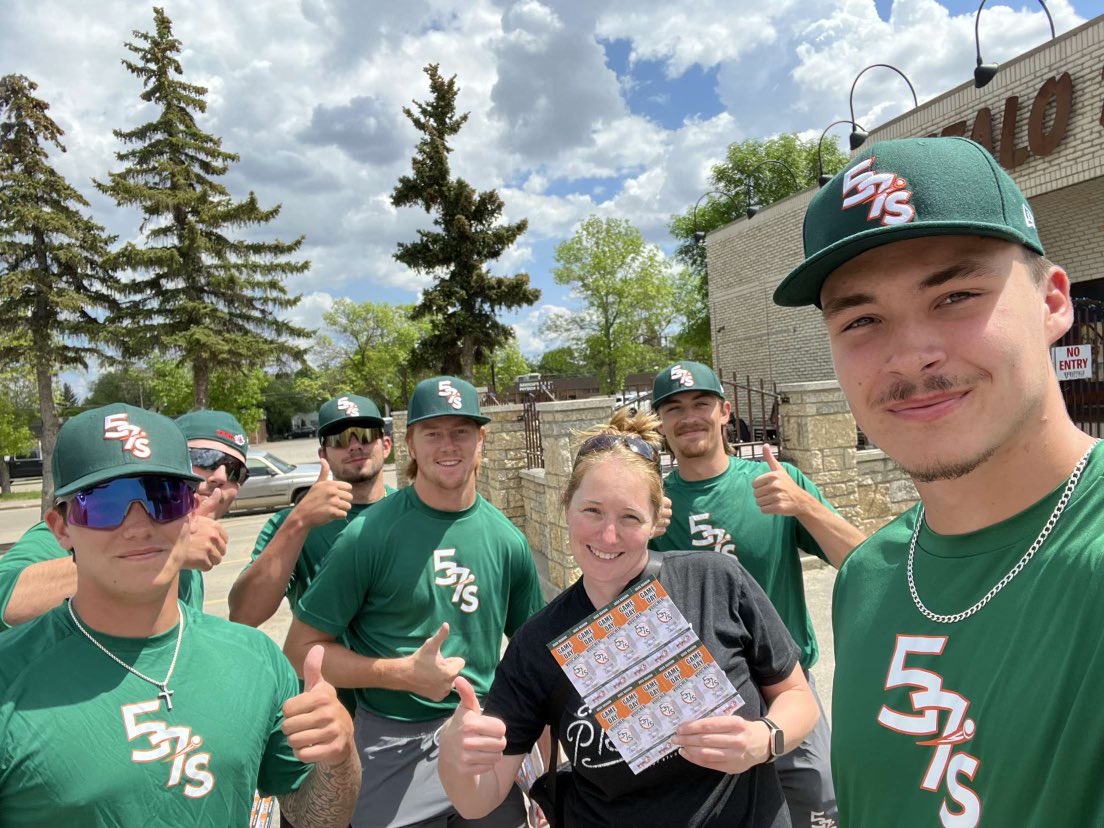 A few 📸 from our downtown corporate flex pack ticket blitz yesterday. Thanks to everyone who supported us!