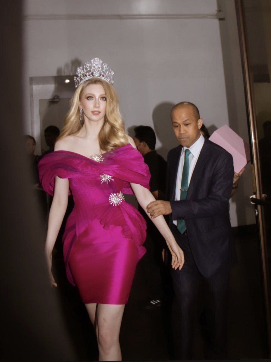 Three countries in a span of 12 days! 🇮🇩🇻🇳🇵🇭  I'm back in Japan, still trying to cope up with the stress, fatigue and physical challenges of guarding the queen and her safety, the crown and juggling with business matters that are connected with the Miss International.