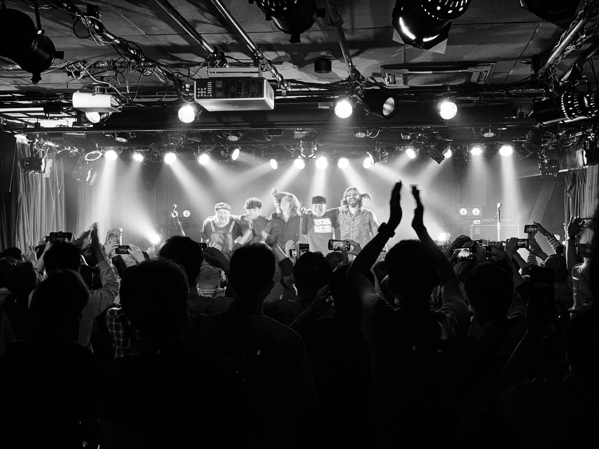 futaba8931's tweet photo. 昨日マイケル・ヘッド来日公演観てきたでー。
アットホームな雰囲気ながら、演奏は若くてエネルギッシュ！出演者も観客もみんな楽しそうだったのが印象的でした。 https://t.co/PwgOzJ5dSu