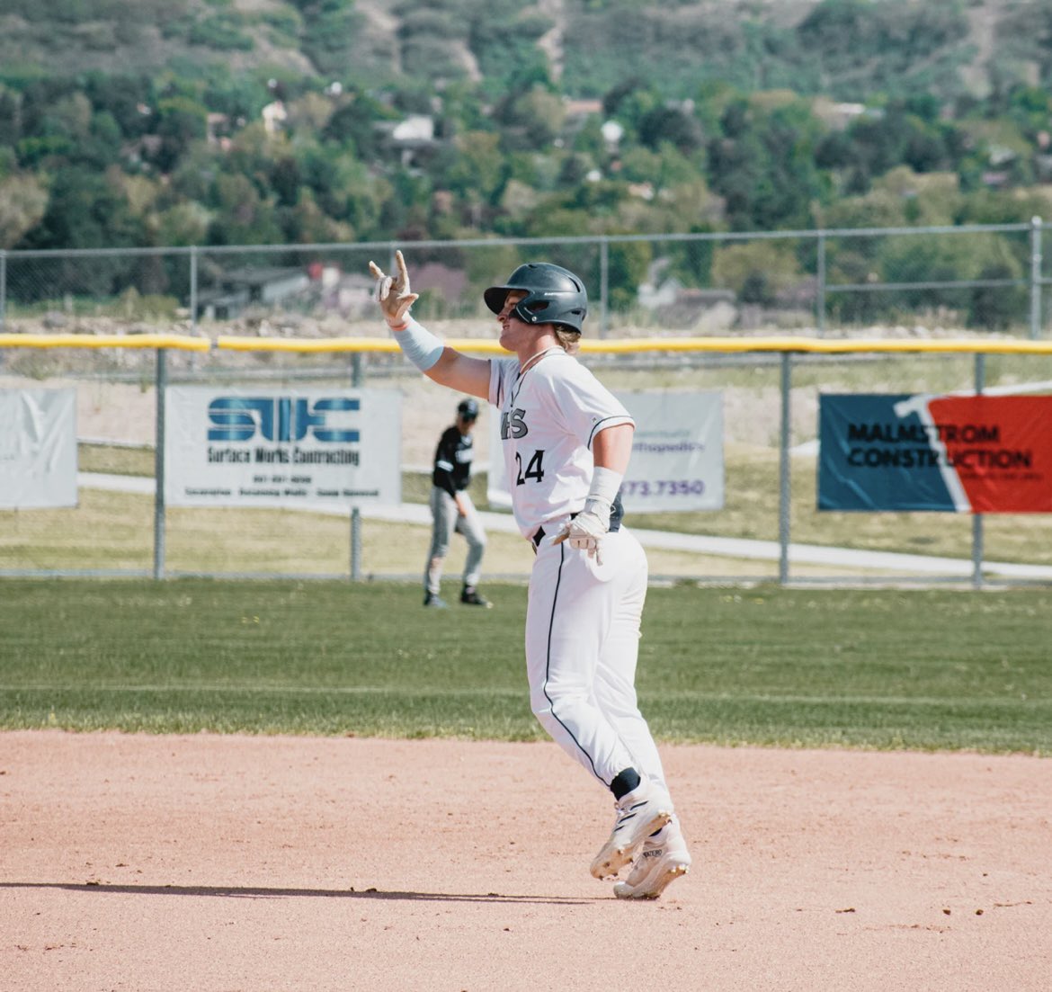 Riley Brown tweet media