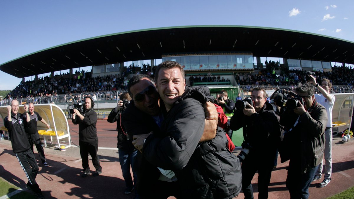 1RacingDatabase's tweet photo. 𝐋𝐚 𝐩𝐫𝐞𝐦𝐢è𝐫𝐞 𝐩𝐢𝐞𝐫𝐫𝐞 🧱

📆🔙 Le 2 juin 2013 à Epinal, le @RCSA gagne contre Raon-l'Etape dans un match de légende et monte en National.

⚽️ Benedick (41')
⚽️ Amofa (68')
⚽️ Ledy (88')

👉 https://t.co/HpnVsUS4TK

#LiveRCS | #RacingDataback https://t.co/PaWryJphrx