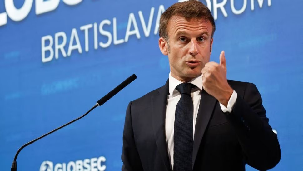 🔴Discours fondateur d'@EmmanuelMacron  sur l'UE, l'OTAN et autres enjeux géopolitiques face à la Russie et la Chine au forum GLOBSEC de Bratislava ( Slovaquie ) que @BFMTV a préféré ignorer tout en  préférant tendre le micro au dealer Louis Boyard