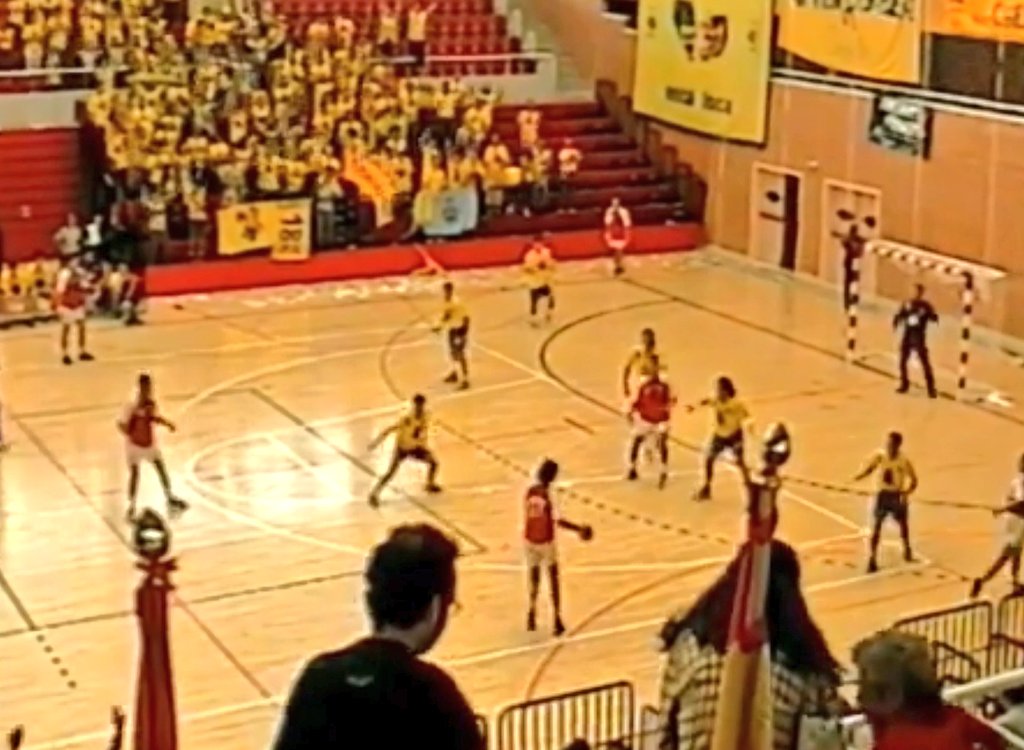 Radio_Aranda's tweet photo. 🤾 ESPECIAL #MilagrodeElda
🎉 Recordamos el histórico ascenso del @bmvillaaranda a #DHP hace 2️⃣0️⃣ años
📻 #ElBanquillo
🗓️ 3️⃣1️⃣ mayo
🕧 1️⃣5️⃣:2️⃣0️⃣ h
📻 8️⃣7️⃣.8️⃣ FM
📱 https://t.co/FfSBgSJ2Zp https://t.co/tKmvH5WDsr
