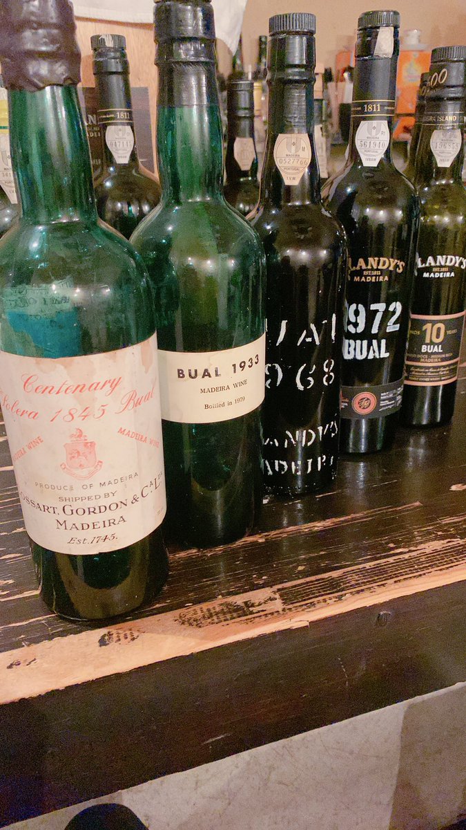 cafebar_leandro's tweet photo. 今夜の紳士淑女の足跡🐾
生まれ年とCLARENCE と、
Bual
1845,1933,1968,1972,10年熟成
#bual https://t.co/5bIKbQgfWz