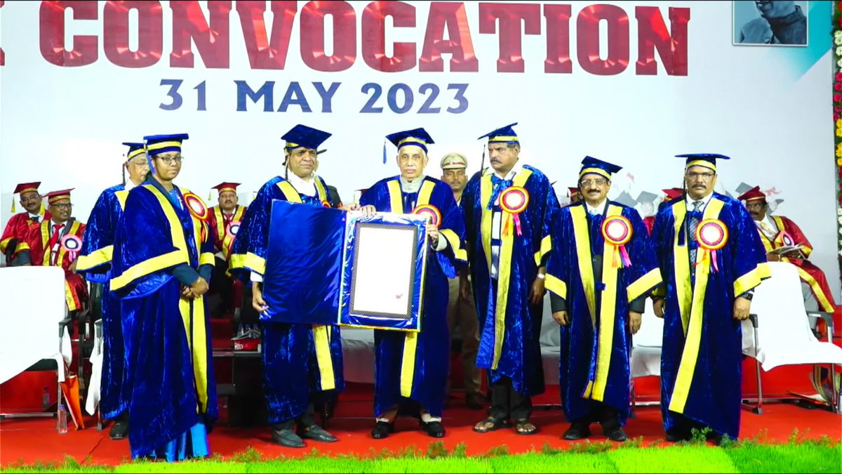 GreenkoIndia's tweet image. Congratulations to our Founder, CEO &amp;amp; MD, Anil Chalamalasetty on being awarded Honourary Doctorate by JNTU-K &amp;amp; presented by Hon’ble @governorap recognizing his leadership, vision &amp;amp; contribution in the areas of #EnvironmentalTech, #GreenEnergy, #Sustainability &amp;amp; #ClimateChange.