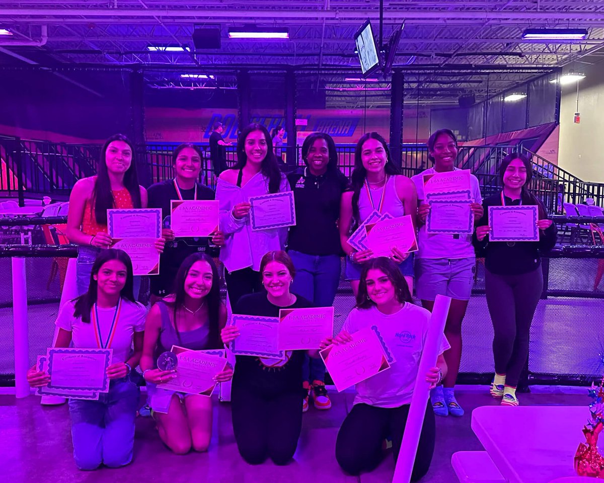 blazerhoops_AHS's tweet photo. End of year basketball celebration! Missing a few faces, but we still had a blast honoring our girls for their hard work and dedication this season ❤️🤍💙🏀Thank you ladies and parents! #BlazerHoops #OneTeamOneFamily @Americas_HS @Coach_NoeRobles https://t.co/zX2cKMHmAh