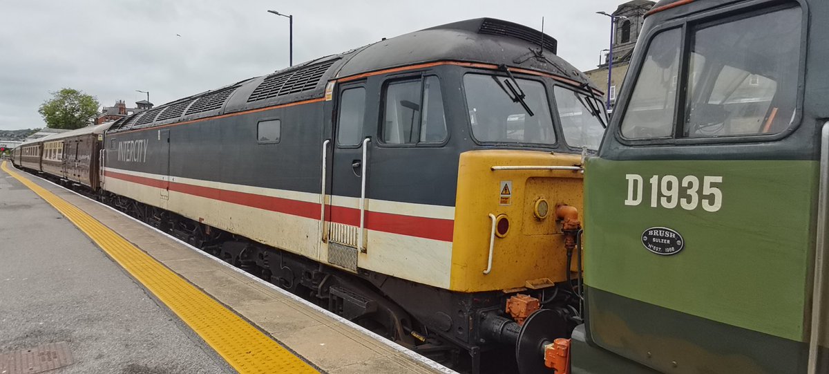 Gotta love a pair of class 47. 
D1935 and 47828 pause after arriving with the luxurious Statesman.

Gotta love a two tone green 47. Hands down the best livery