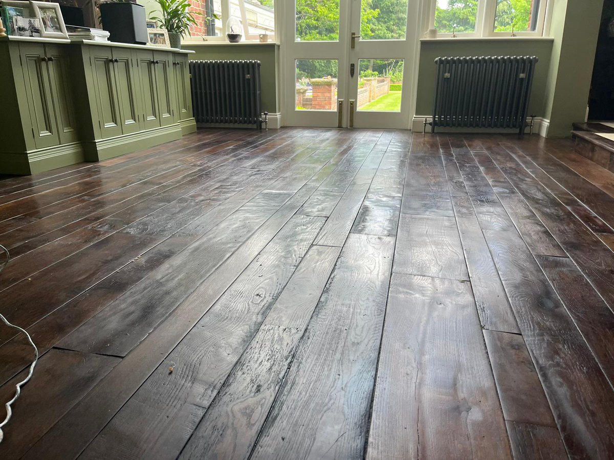 planet_flooring's tweet photo. Waxed and buffed this old oak floor in the Chalfont's using #Mylands rustic brown wax followed by Mylands Clear wax https://t.co/h0s3vROCOJ