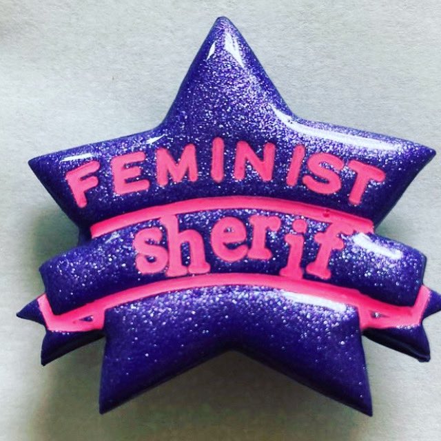 Sidste arbejdsdag. Sherif-stjernen gives videre til @Anna_berg_ , der konstitueres som direktør - eller feminist-sherif, om man vil 😉 - i @Kvinderaadet - følg hendes kvidren om #ligestilling #ligeløn #dkpol Ses!