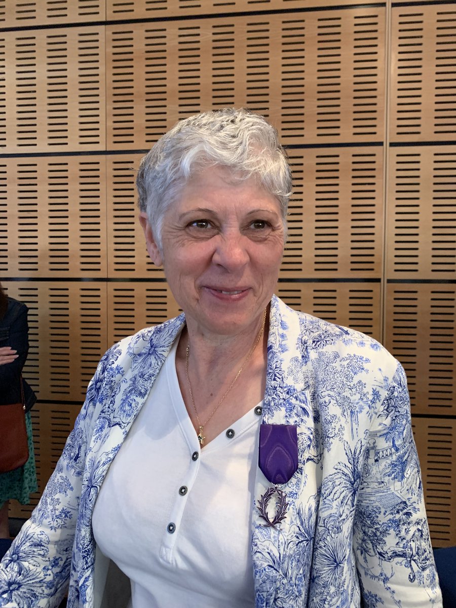 Nous avons le très grand plaisir de vous annoncer que Mme Fernanda Viera Barrela Carvalho a été nommée Chevalier de l'Ordre des Palmes Académiques. 🎖

Félicitations Fernanda! 👏