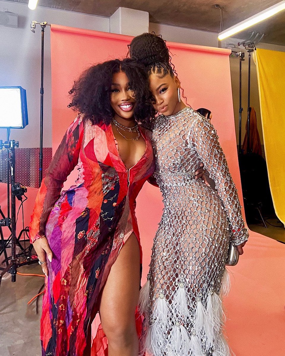 ChartingSZA's tweet photo. “she says all of the things that we are actually scared to admit to ourselves and say out loud. Because of her, of who she is, she has made me more confident in being myself, and I just really appreciate her.”

— @ChloeBailey to Elle on @SZA and her songwriting. https://t.co/CoL2AlfMwN