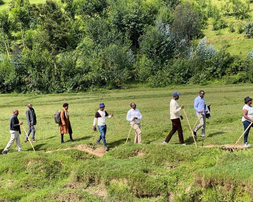 Ukuniko abadepite basuye ubukerarugendo bukorerwa munkengero za gishwati mukura national Park kuri basecamp ya bitenga