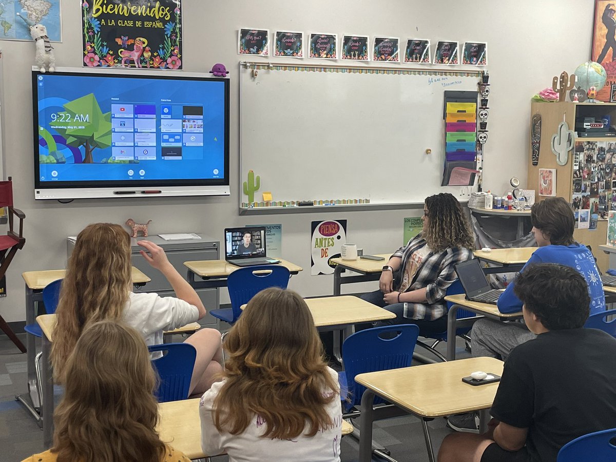 DefianceHS's tweet image. What an incredible experience and opportunity for our TV/Video class to speak one on one with ABC News Correspondent @TrevorLAult. 

From Toledo to Defiance to NYC!

Thank you and continue represent NW Ohio on the national stage!