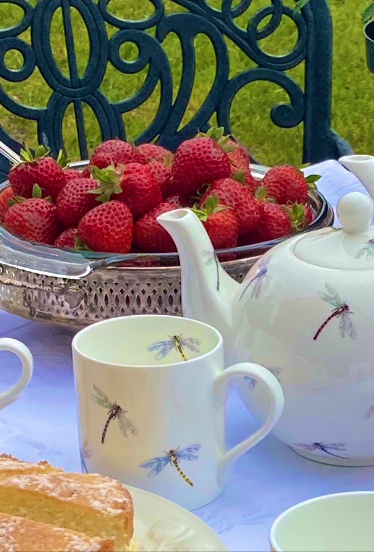 Fine #English made bone china 🇬🇧Dishwasher & microwave safe.

Avail on Amazon
📲 amazon.co.uk/stores/RockThe… 

Also available @rockthehome website.

Also click & collect #rockthehome

#tea #teapot #coffee #hotchocolate #gifts #mug #mugs #gardening #garden #elephant #dragonfly #bee