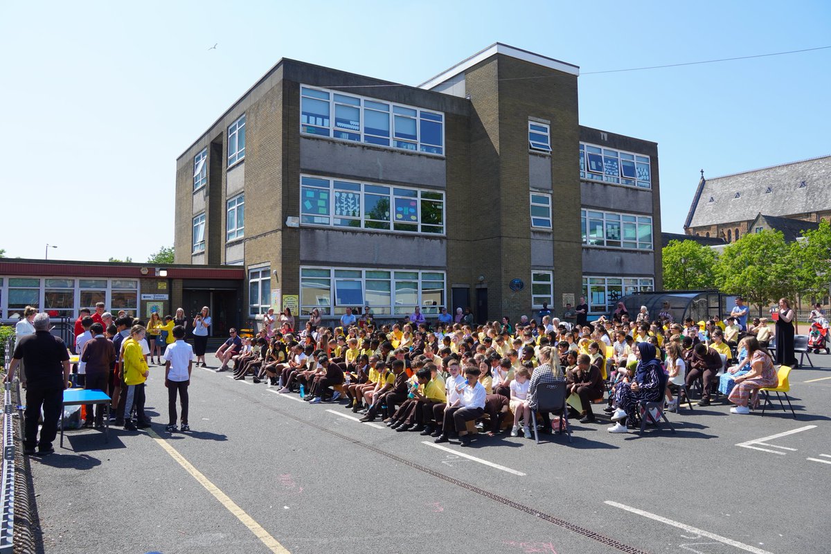 PJPPhotographer's tweet photo. A fantastic sport awards ceremony for P6/P7 @StFrancis_PS . Well done to all kids and the teaching staff. https://t.co/JgwlYL2ie3