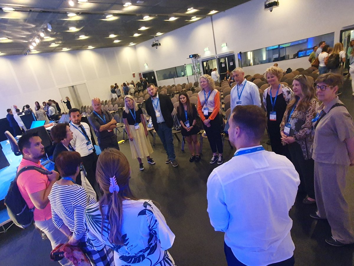MoeRikke's tweet photo. #EULARcongress2023 is open! This shows breakouts from the #EULARHPR WELCOME SESSION https://t.co/7CZjolhG25