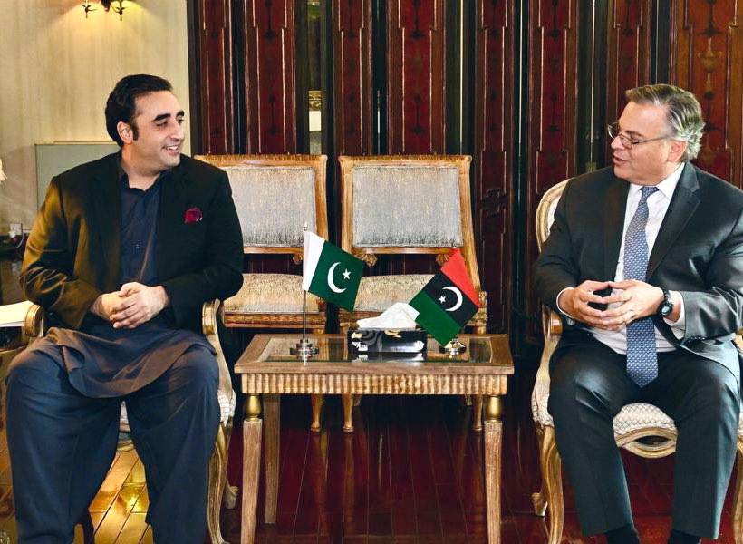 BBhuttoZardari's tweet photo. US Amb Donald Blome met me @usembislamabad, today.  
- Welcomed holding of Health Dialogue in June. 
- Had constructive discussion on further strengthening bilat. ties.
- Discussed reg. developments. 
- Emphasized cooperation of 🇺🇸 with 🇵🇰 including in post floods reconstruction. https://t.co/dv9qU64QMQ