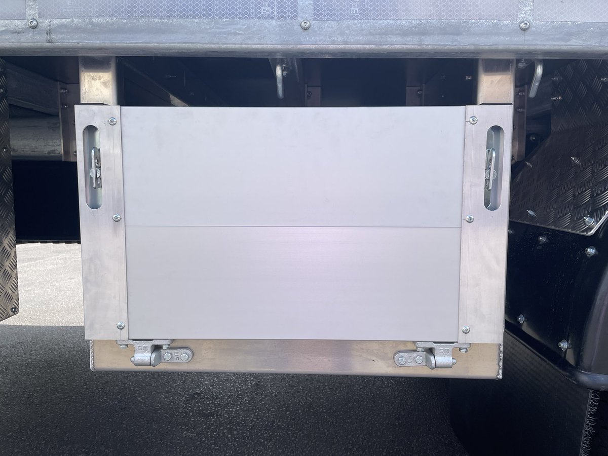 Something a little bit different in the Cheshire sunshine! ☀️☀️

#quirky
#bespoke
#bodybuilding
#strengthinroadtransport
#aluminiumtoolbox