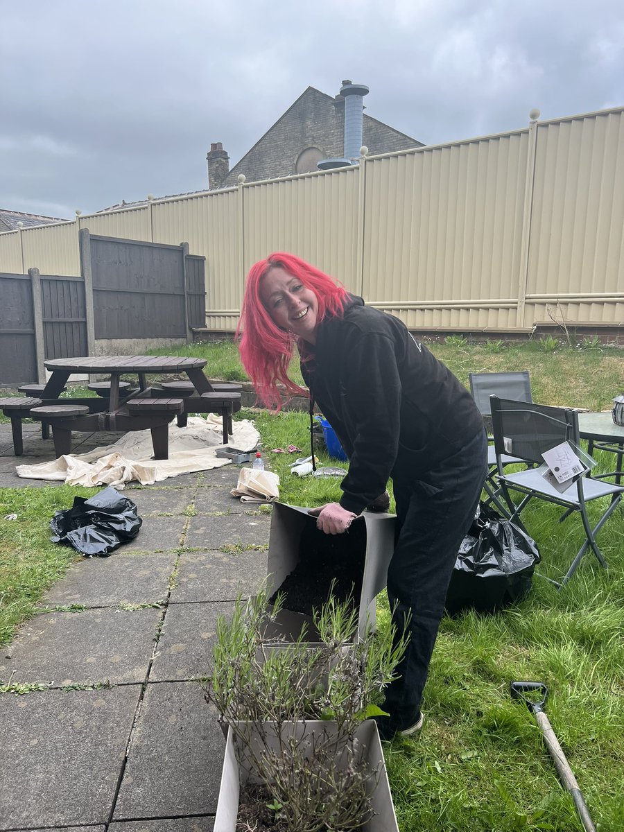 Getting stuck in with the garden makeover in readiness for our 30 year celebration at Khubsuret House, our beautiful Later Living scheme in #Rochdale <a href="/K8pugh/">KATE Ⓥ</a> #CommsTeam