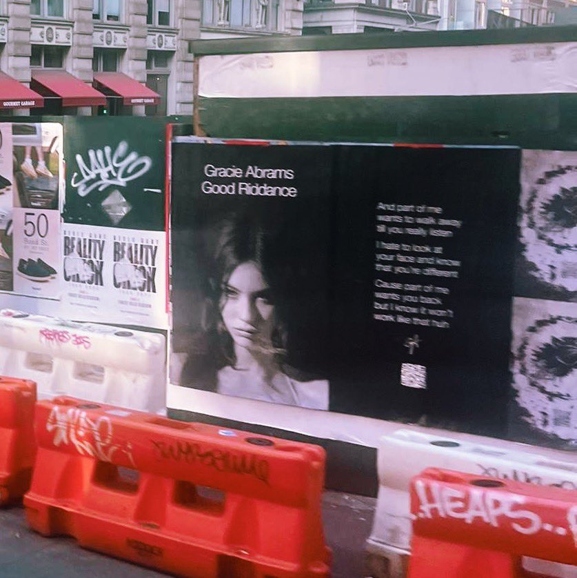 daylightabrams_'s tweet photo. gracie poster in nyc🥲🥲🥲 @gracieabrams @gracieshq https://t.co/jabeEYX5Rz
