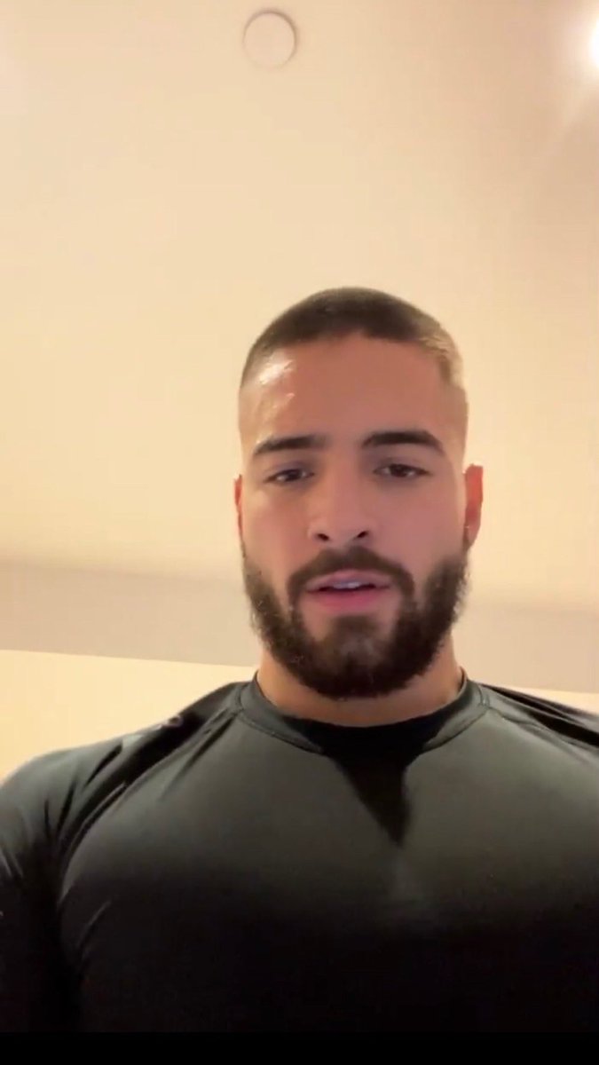 jr0dcruz's tweet photo. No because when Maluma dropped this picture i heard something barking 🥵 https://t.co/D596NVl4kF