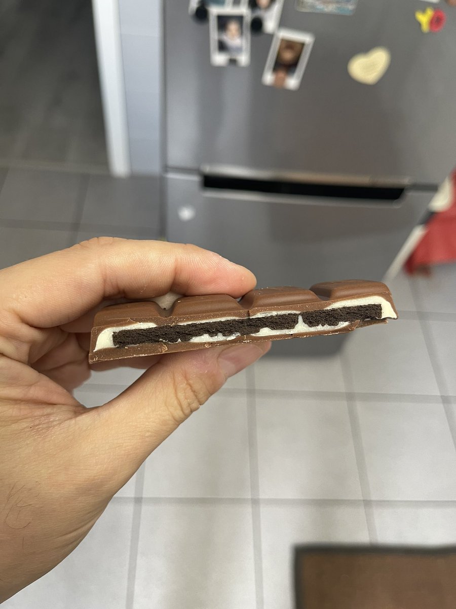 ChefeJamon's tweet photo. Review do Milk Mmmax Oreo (4.39€)

Chocolate cremoso que derrete facilmente na boca. Doce no ponto sem ser enjoativo. A bolacha providencia uma textura crocante muito agradável.

10/10 mamava tudo  até vomitar https://t.co/IGL7nTj77i