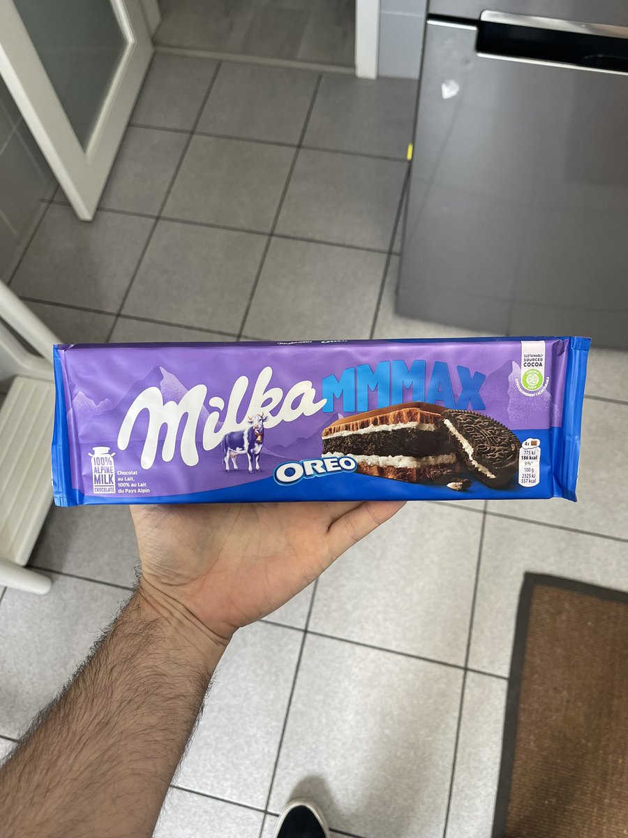 ChefeJamon's tweet photo. Review do Milk Mmmax Oreo (4.39€)

Chocolate cremoso que derrete facilmente na boca. Doce no ponto sem ser enjoativo. A bolacha providencia uma textura crocante muito agradável.

10/10 mamava tudo  até vomitar https://t.co/IGL7nTj77i