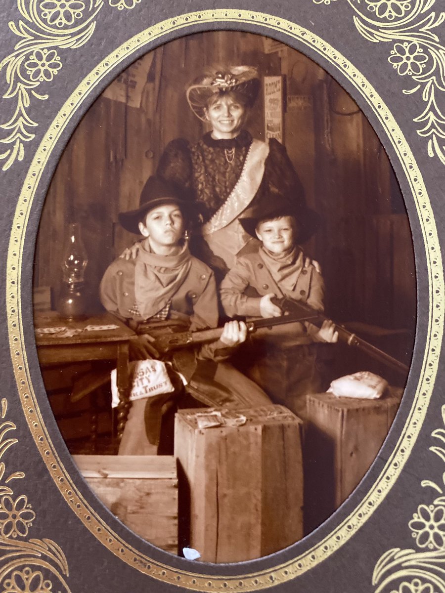dancingrantzuma's tweet photo. Decades ago before #DarrenMann became aka #1923โs #JackDutton on the right @Taylorsherida0 lol https://t.co/c1aYBgvoHE