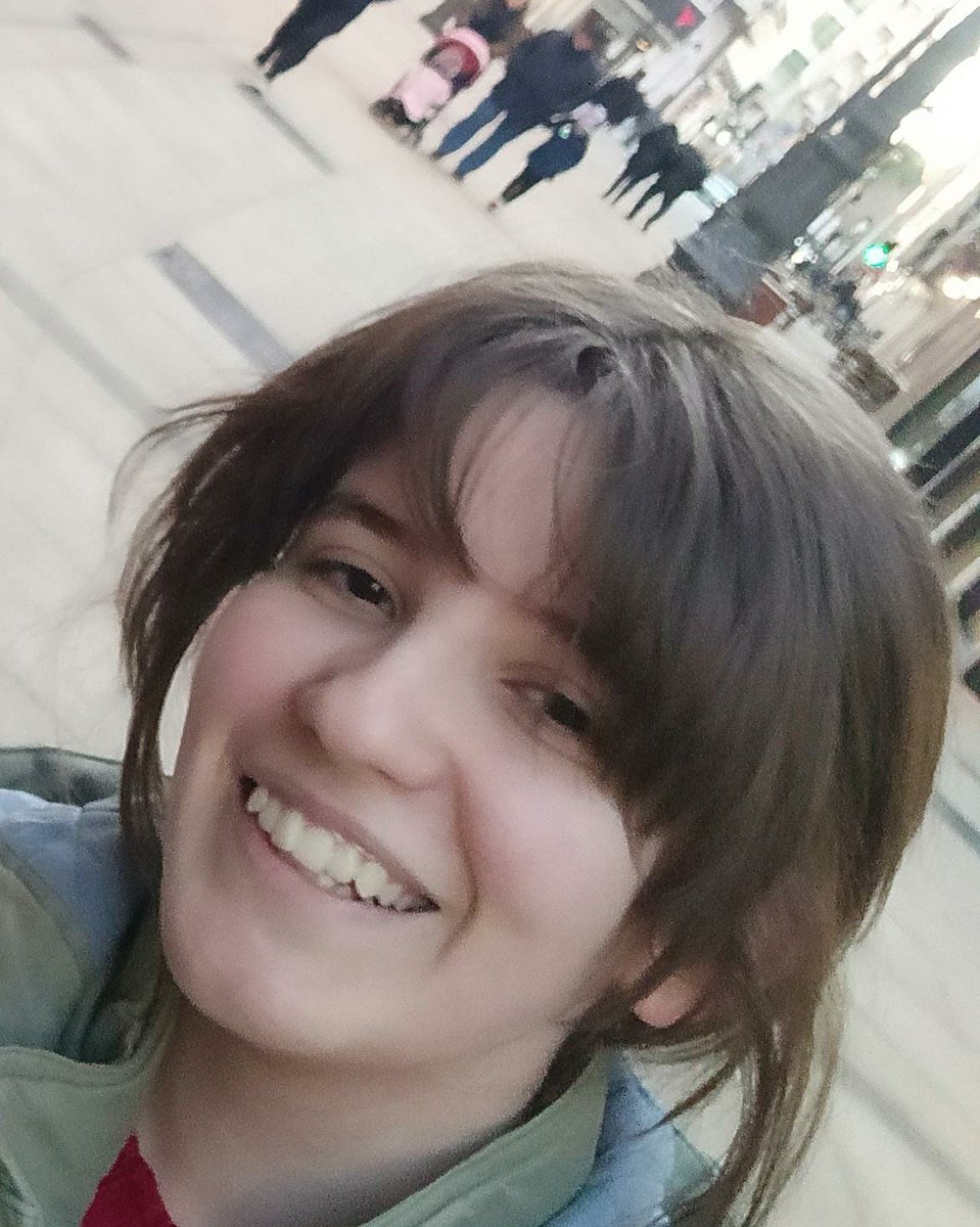 BuscamosaVicky's tweet photo. ¡Atención!, estamos buscando a Victoria León Barboto. 
Este es el perfil oficial, pido por favor, difusión.
Hay mucha gente actuando en nuestro nombre, organizando eventos, y promulgando que ya ha aparecido.
Si no aparece en este perfil, no son organizadas por la familia. Gracias https://t.co/8jK3RGb93e