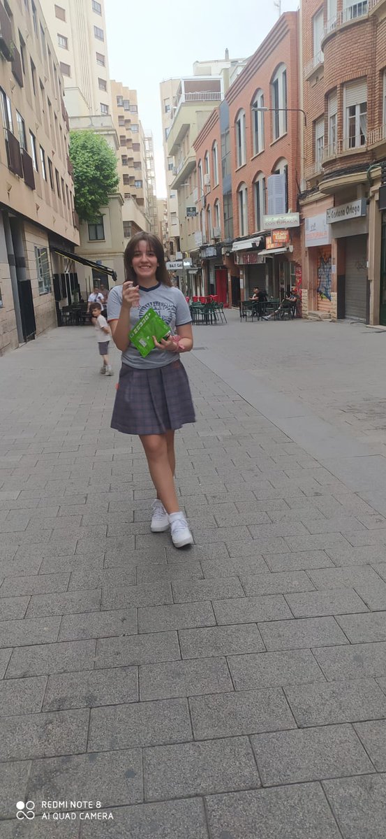 BuscamosaVicky's tweet photo. ¡Atención!, estamos buscando a Victoria León Barboto. 
Este es el perfil oficial, pido por favor, difusión.
Hay mucha gente actuando en nuestro nombre, organizando eventos, y promulgando que ya ha aparecido.
Si no aparece en este perfil, no son organizadas por la familia. Gracias https://t.co/8jK3RGb93e