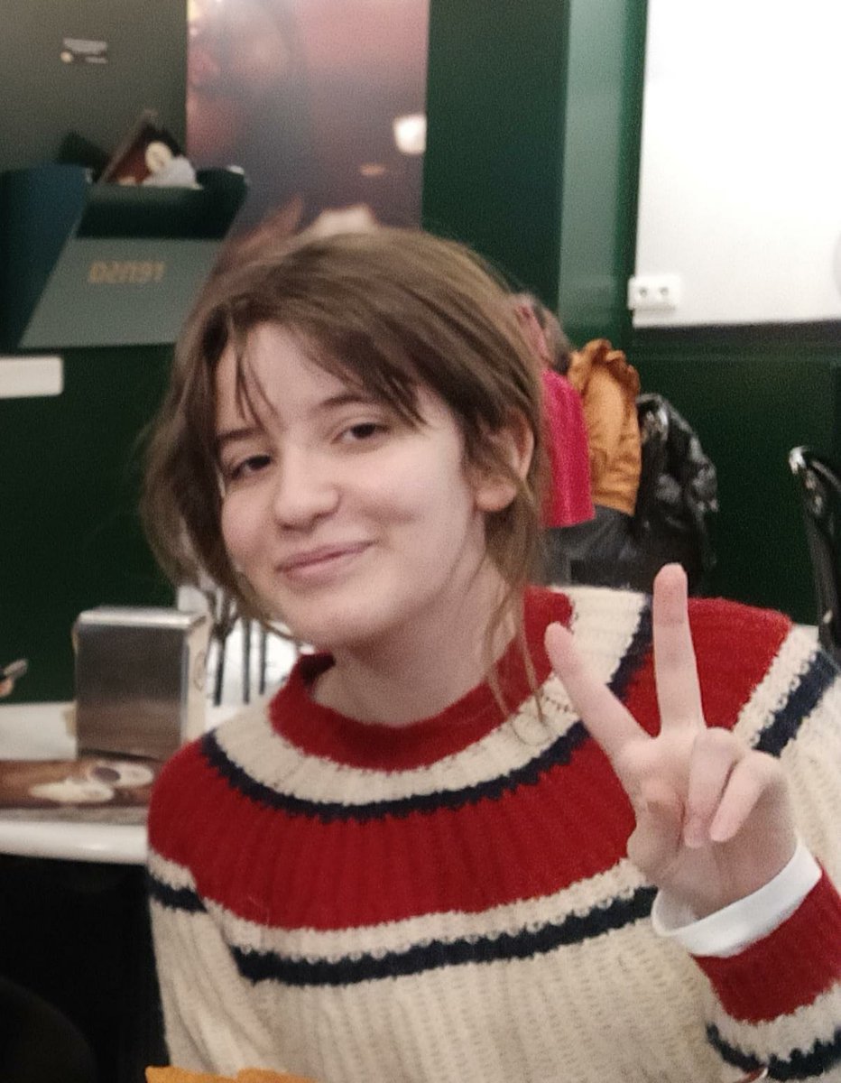 ¡Atención!, estamos buscando a Victoria León Barboto. 
Este es el perfil oficial, pido por favor, difusión.
Hay mucha gente actuando en nuestro nombre, organizando eventos, y promulgando que ya ha aparecido.
Si no aparece en este perfil, no son organizadas por la familia. Gracias