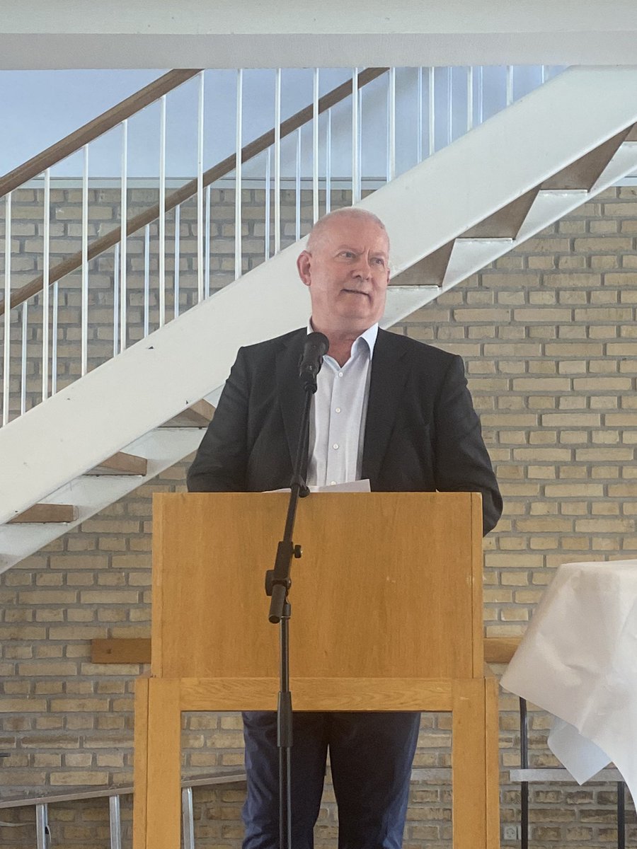 Sys Christina Vestergaard (@syscvestergaard) on Twitter photo En champ takker af. En vellidt leder, en brilliant hærfører - for humaniora og teologi <a href="/AarhusUni/">Aarhus Universitet</a> og i Danmark - og en sproglig ekvilibrist. Et privilegium at samarbejde med dig <a href="/jla_laursen/">Johnny Laursen</a>. Tak og ses - både på Twitter og IRL En champ takker af. En vellidt leder, en brilliant hærfører - for humaniora og teologi <a href="/AarhusUni/">Aarhus Universitet</a> og i Danmark - og en sproglig ekvilibrist. Et privilegium at samarbejde med dig <a href="/jla_laursen/">Johnny Laursen</a>. Tak og ses - både på Twitter og IRL