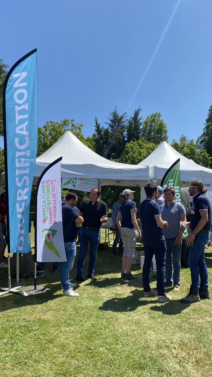 CAIDF's tweet photo. [🔴 PLATEFORME TECHNIQUE BIO] Après un moment de convivialité, nous accueillons les élus de @CDEssonne afin d’échanger sur les sujets actuels, les problématiques et innovations liés à la culture biologique. 
#caridf @ArnoultFrederic https://t.co/TUNFNDXYY3