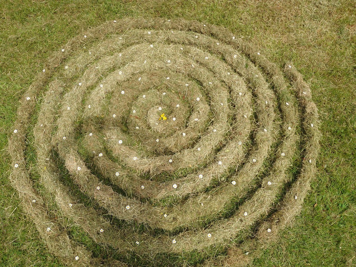 Jennibobs's tweet image. My 6 year old has been studying Andy Goldsworthy at school and today at the park, she was very inspired @GoldsworthyAndy