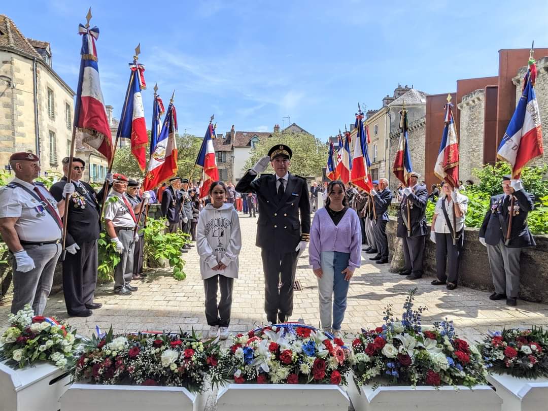 BAYARDChris's tweet photo. Journée de la Résistance à Alençon afin de rendre hommage et d'éviter l'oubli. Émouvante cérémonie avec la participation remarquable des élèves du @CollegelouiseM @dsden61 #histoire #resistance #hommage https://t.co/tnXj0Wd9xc