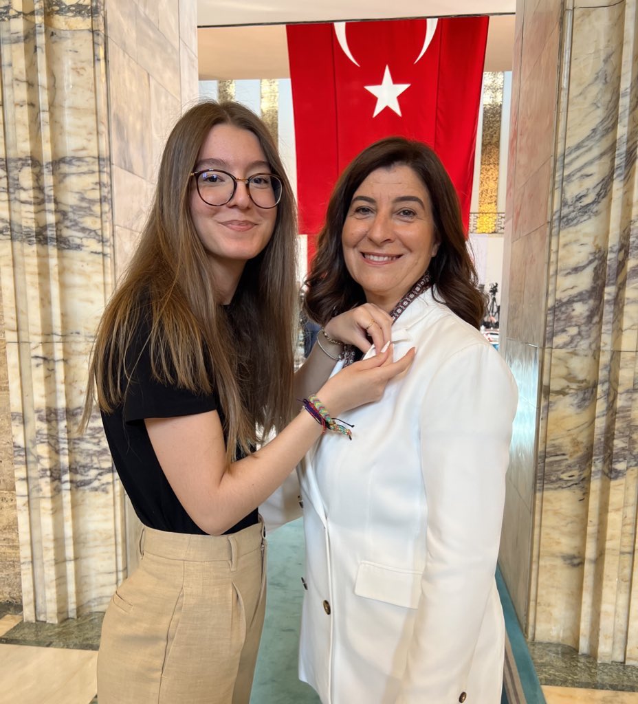 28. Dönem rozetim yine Eylül’ümün elinden…
Rabbim hayırlı hizmetler yapmayı nasip etsin.
#TürkiyeYüzyılı 

📍#TBMM