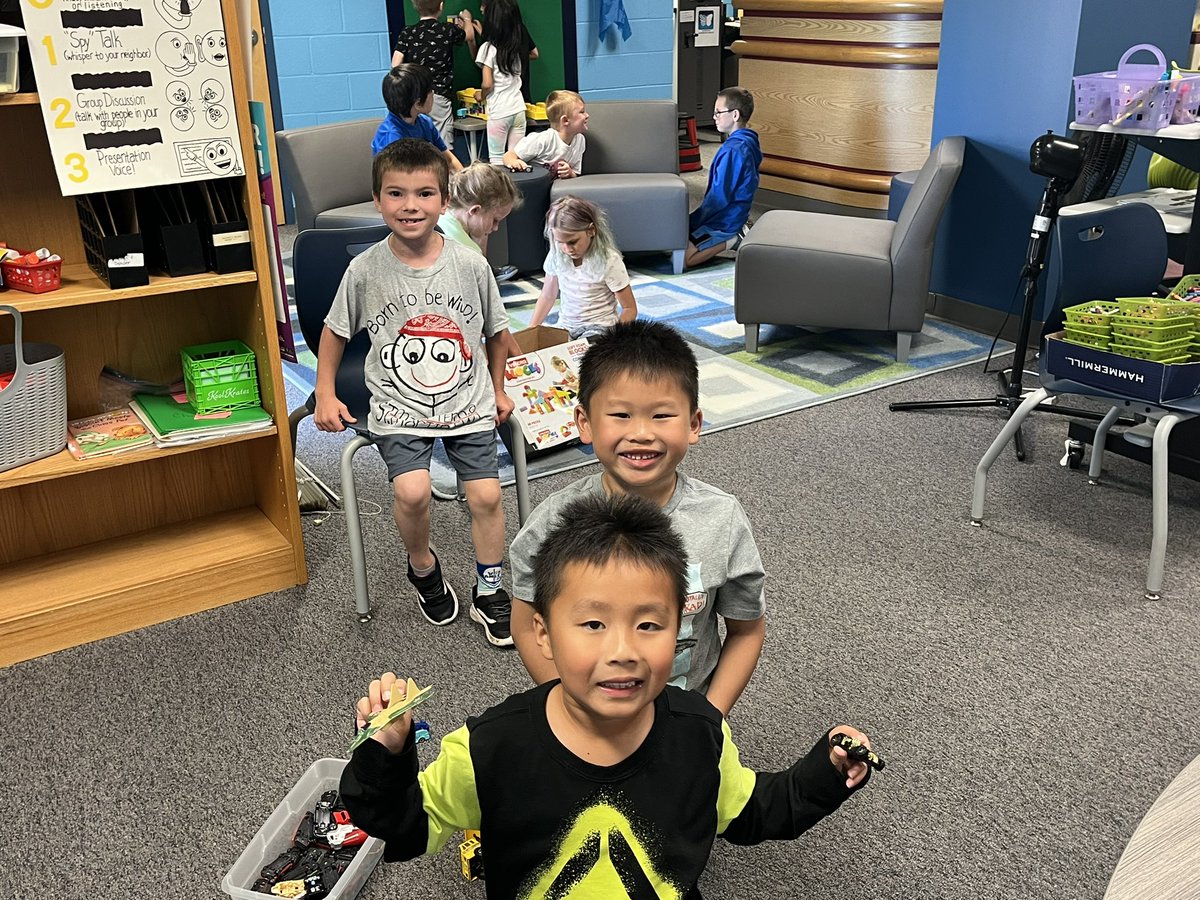 ChildersMedia's tweet photo. Bolter’s kinders are all smiles doing Makerspaces #bcpsncmedia 
@BurkeCoSchools
#Ignitelearningbcps
#rches_pirates
 #rcpiratepride https://t.co/dDagBBhMPV