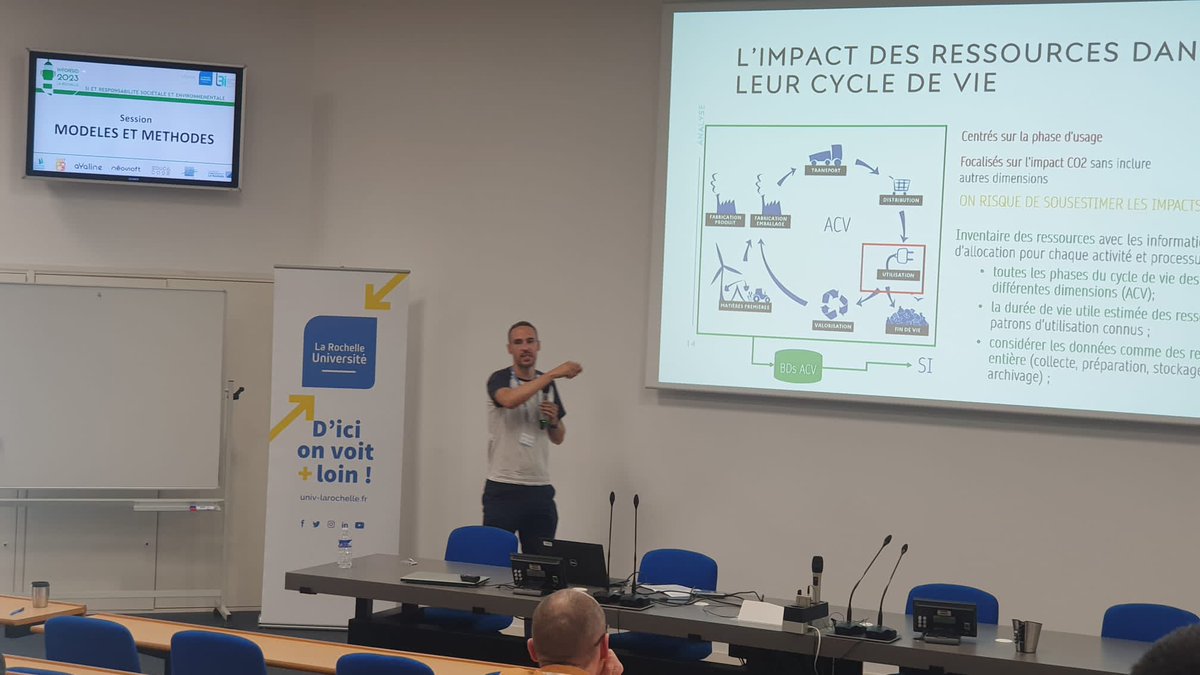 Inforsid2023's tweet photo. Quelques photos de l’atelier « S.I. Et décision et démocratie », des sessions Green agile, durabilité et modèles et méthodes 

Petit café et on termine avec la session applications societales !

#INFORSID2023 https://t.co/TYrmCWFxE4