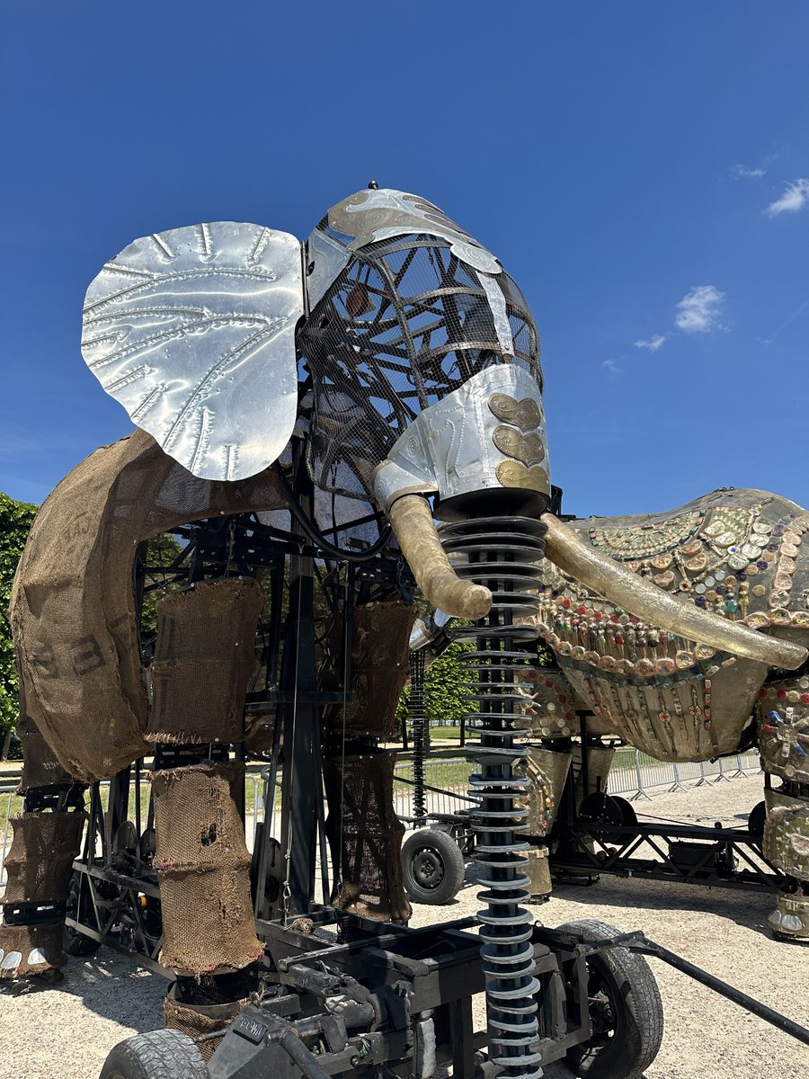 RV le 4 juin au domaine national pour l’inauguration du Grand bassin !
De curieux invités s'apprêtent à parader ...

Venez profiter des animations de la <a href="/cieoposito/">Le Moulin Fondu, Oposito</a>  :
➡️ dès 14h30 : animations sur l’esplanade ;
➡️ à 18h : inauguration officielle + mise en eau du Grand bassin.