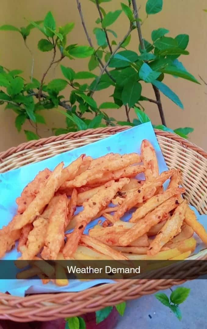 Yummy fries in the rain❤😍
#Badamians #Iqrarians #Fazians