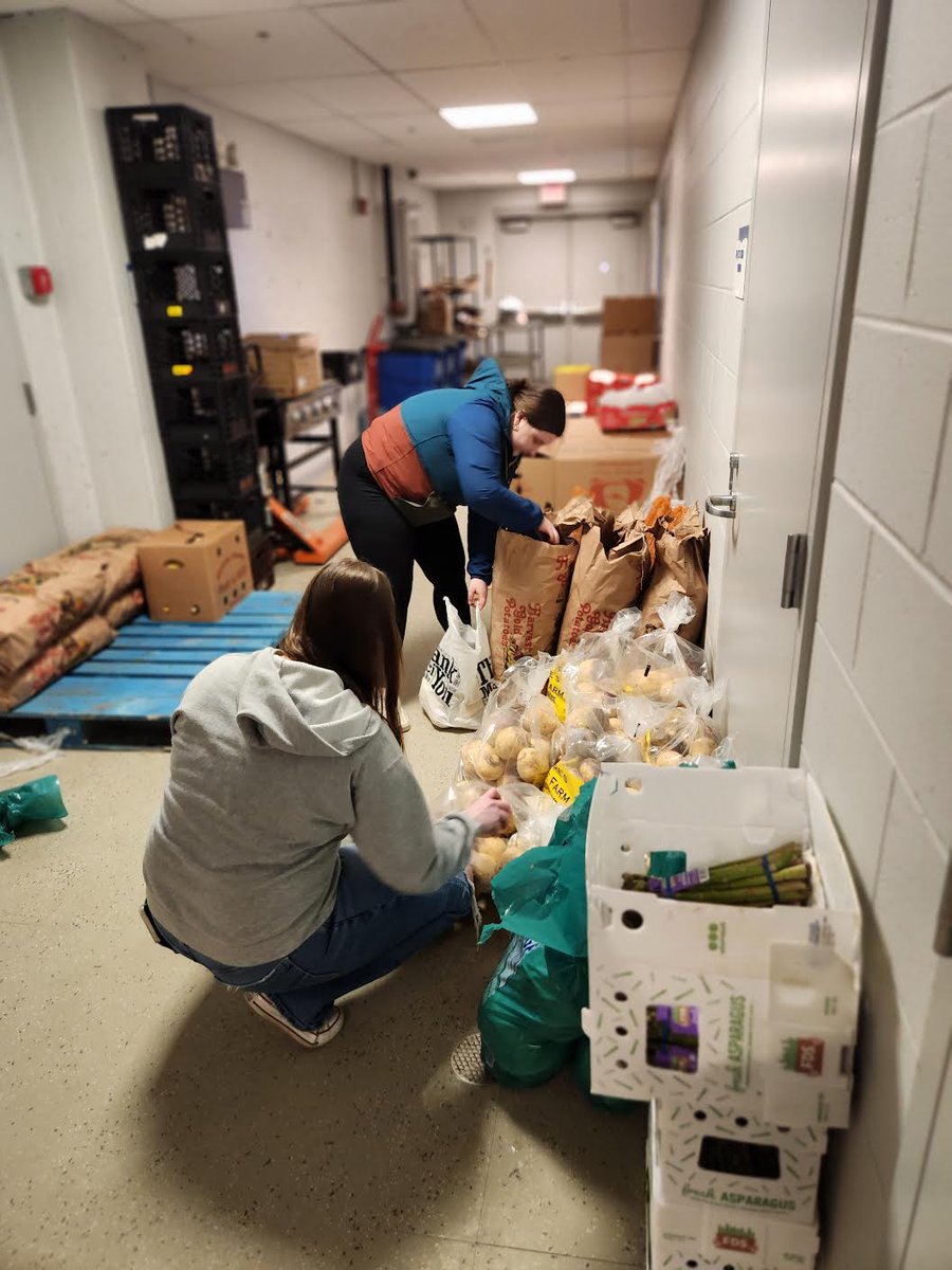 HollyBlair_Dr's tweet photo. Maine's Positive Story of the Day ~ Mount View High School in Thorndike ~ Students participated in our monthly RSU 3 Food Pantry Distribution. This was another amazing opportunity for our students to give back and support our community and they didn't disappoint! #wamaw 
#nassp https://t.co/mPRdxTIs8g
