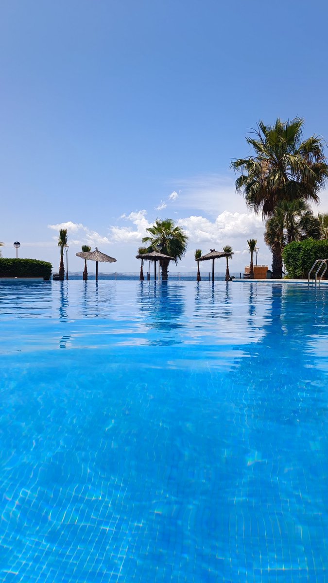 chemadieste's tweet photo. Piscina infinita.
#hacerfotos #landscape #landscapephotography #landscapelovers #NaturePhotography #clouds #cloudy #stormyclouds #photooftheday #photographylovers #photography #photographer https://t.co/u6tq5OjmPA