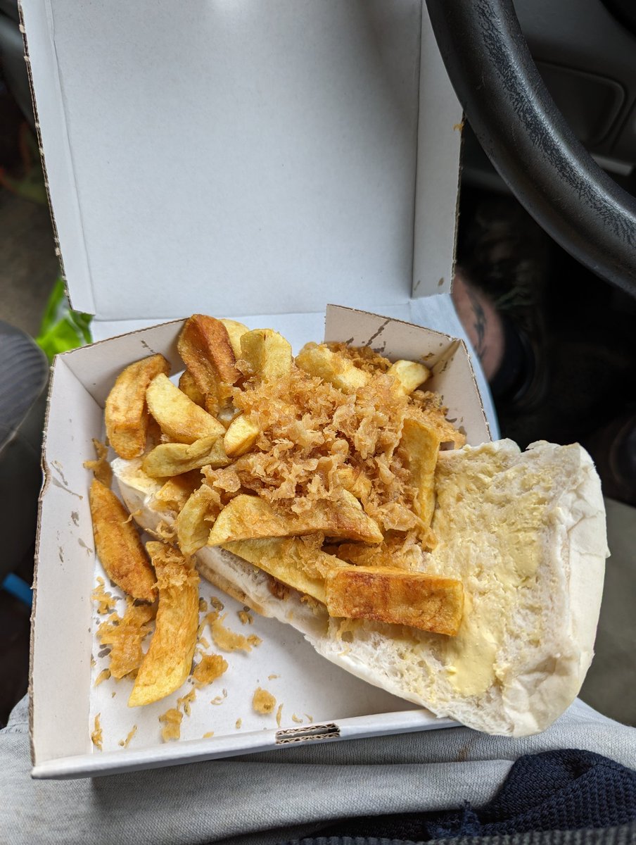CobenNicholson's tweet image. Wow nearly £4 for this chip buttie absolute scam won&apos;t be going back there again @deniseschippy in ecclesfield 🤬