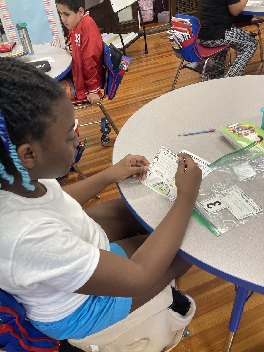 WeeLearnW_MrsA's tweet image. Finishing up our fraction unit with fraction centers! #weelovemath