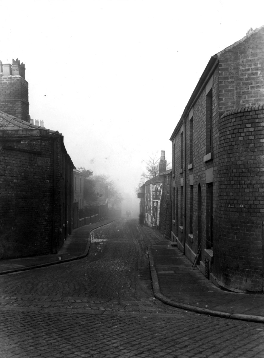 The History Hub's #WednesdayWayBack is this shot of Garden Lane, #Chester in the 1930s.