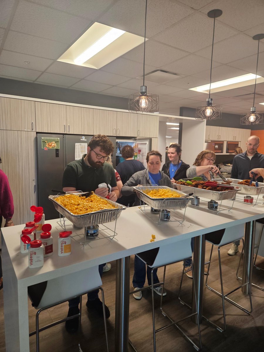 HospecoBrands's tweet image. Life at Hospeco Brands Group!
Celebrating Memorial Day with our annual Memorial Day Lunch!
#HospecoBrandsGroup #lunch #positiveworkenvironment #teamwork #companyculture