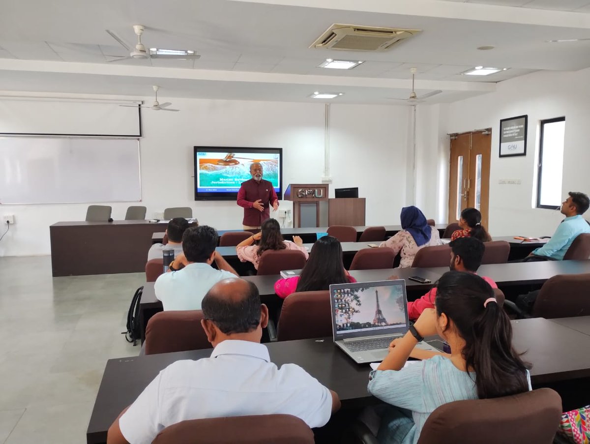 Sharing glimpses from today's Expert Lecture by Cmde (Dr.) Johnson Odakkal, Indian Navy (Retd).
During the lecture, students were educated on various topics, including the Law of Marine Environment, Law of Shipping Contract and Marine Insurance.
#Expertlecture
#Marineenvironment