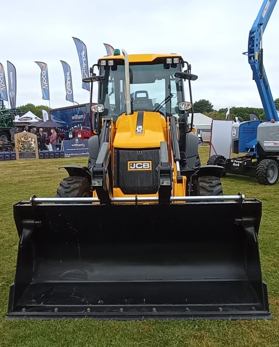 interpartuk's tweet photo. Interpart legend Andrew is at The Suffolk Show today on the Mervyn Lambert stand. Mervyn Lambert offer a professional choice for agriculture and construction equipment across the south east of England and London! 😎
Photo number 3 is the latest 3cx 👀
#Interpart #SuffolkShow https://t.co/RFOit0NAWq